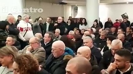 Protesta anti Tir, la riunione dei cittadini: "Pronti ad occupare la Statale"