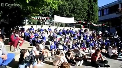 Télécharger la video: Il primo giorno di scuola ? una festa: tutti in carrozza! E qualcuno per l'emozione si dimentica come si chiama