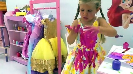 ديانا وروما يلعبان متجر الآيس كريم