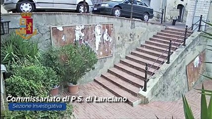 Lo aggredisce, lo deruba e lo minaccia: il rapinatore senza piet? dell'anziano disabile