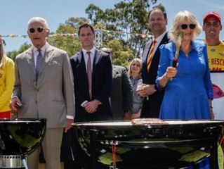 Royale Wurst: König Charles und Camilla stehen am Grill in Australien