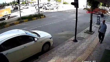 Trafikte tartıştığı motosikletlilere aracıyla çarpan canavar kamerada