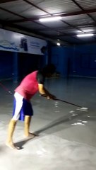 Setelah cat epoxy, lantai terlihat mengkilap dan lebih mudah dirawat