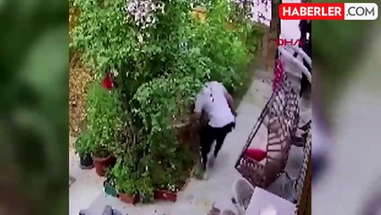 Sinir krizi geçiren şahıs, polis memurunu defalarca bıçakladı