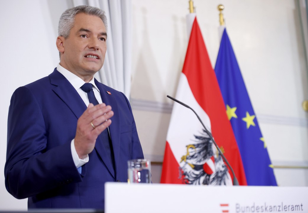 Nehammer will dritte Partei in der Regierung