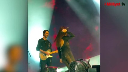 Simge Sağın'dan iddialı kombin! Dansı ve tarzı olay oldu