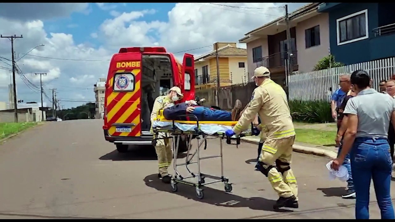 Bombeiros atendem vítima de acidente de trânsito na Rua Ponta Grossa