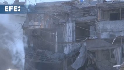 Скачать видео: Un bombardeo israelí deja al menos 13 muertos y 57 heridos en las inmediaciones de un hospital en Beirut