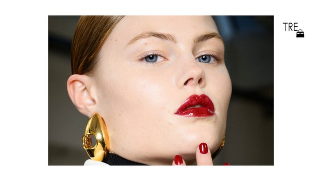 La tendencia en uñas para este otoño 2024 son los esmaltes burdeos: un tono intenso y misterioso para lucir manicuras elegantes