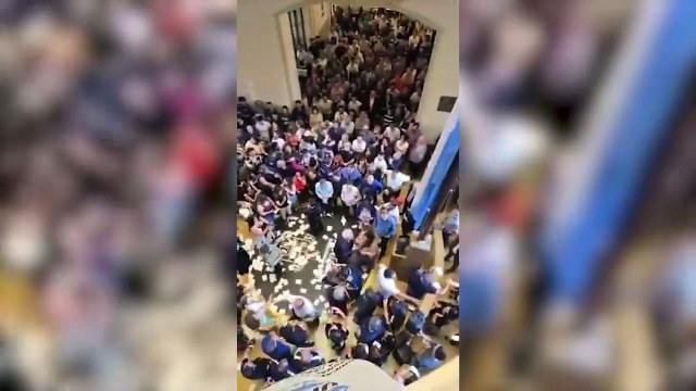 Movilizaciones de trabajadores en edificios de AFIP y de la Aduana, ante el anuncio de despidos