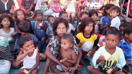 قارب يحمل 140 شخصا من الروهينغا المسلمة يرسو قرب أندونيسيا.. وسكان المنطقة يمنعونهم من مغادرة القارب