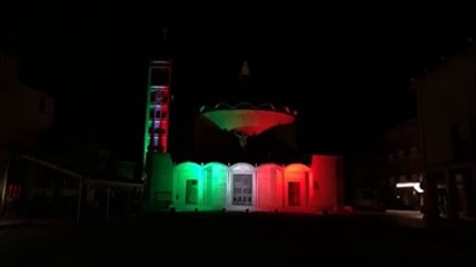 Coronavirus: luci tricolori su chiesa e campanile