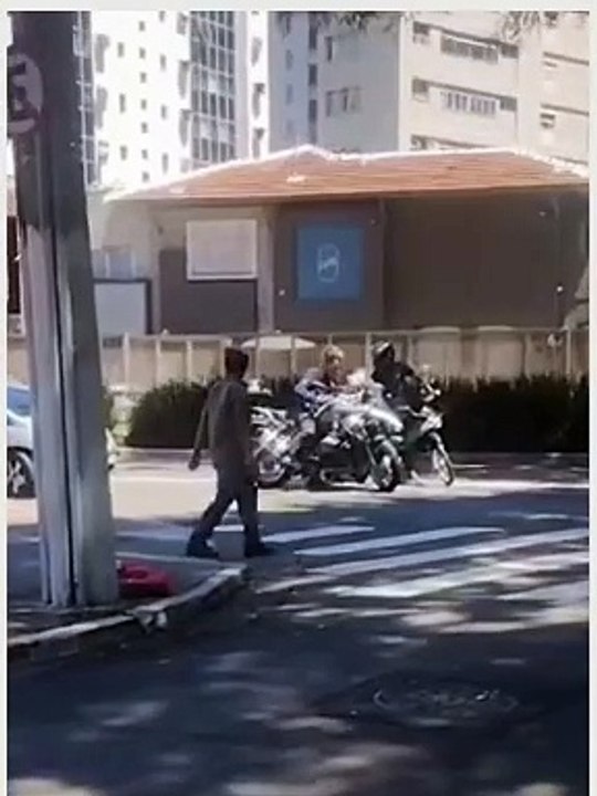 VÍDEO: PM aposentado reage e adolescente é atingido durante assalto