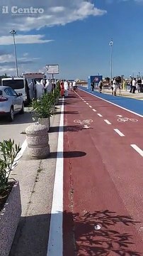 La guardia costiera torna in porto con il cadavere di un uomo trovato in mare