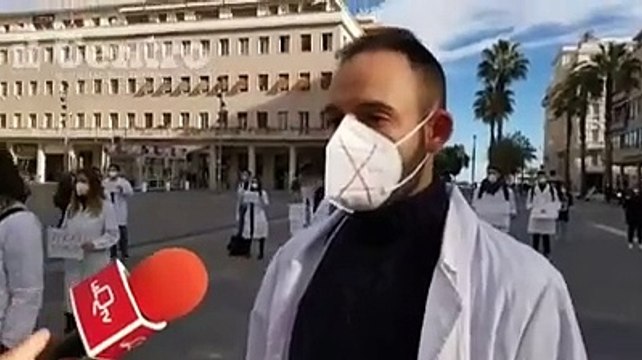 La protesta dei giovani medici: fuori dagli ospedali per colpa della burocrazia