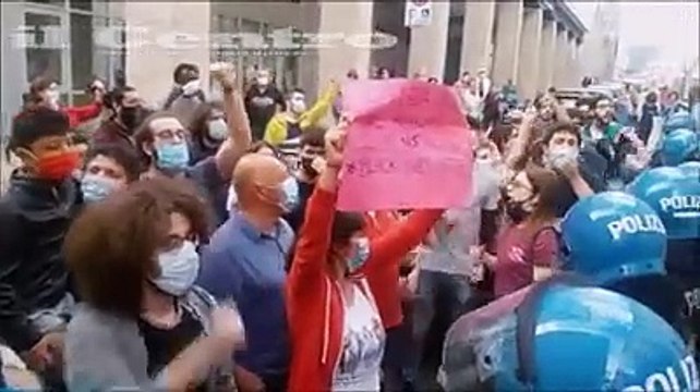 Salvini contestato prima della inaugurazione