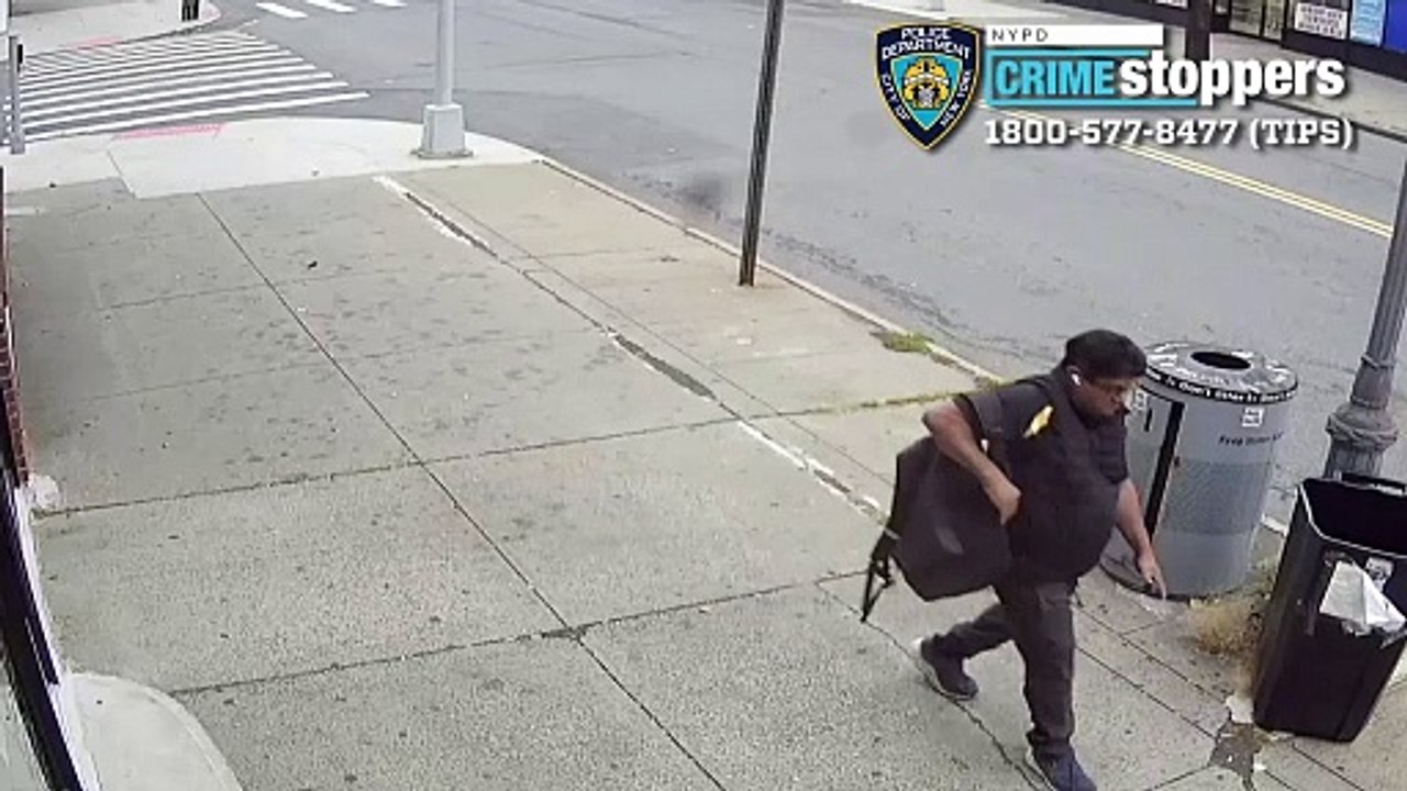 Man grabs teen girl's chest on Staten Island bus