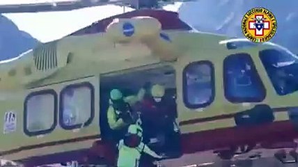 Precipitati durante la cordata sul Gran Sasso, l'eliambulanza atterra con i feriti