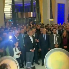 Özgür Özel Diyarbakır'da: Kürtçe şarkılarla karşılandı