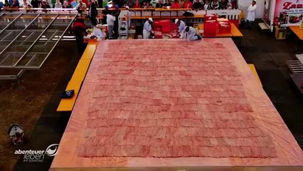 Das größte Schnitzel der Welt 70qm groß & 1000 kg schwer!