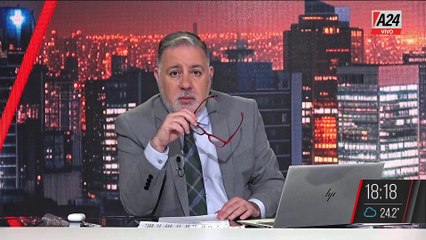 CUMPLEAÑOS DE MILEI: SALUDOS DESDE EL BALCÓN E INSULTOS DE LOS UNIVERSITARIOS