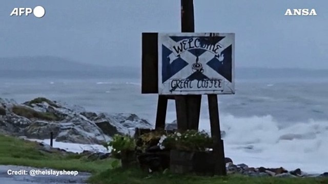 Maltempo, la tempesta Ashley si abbatte sul Regno Unito e sull'Irlanda