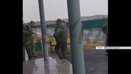 러시아 군 기지 도착한 북한군 영상 또 공개 / YTN