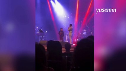 Ünlü şarkıcı Emrah, oğlu ile sahnede düet yaptı