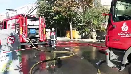 İstanbul - Büyükçekmece'de 4 katlı binanın çatı katında yangın