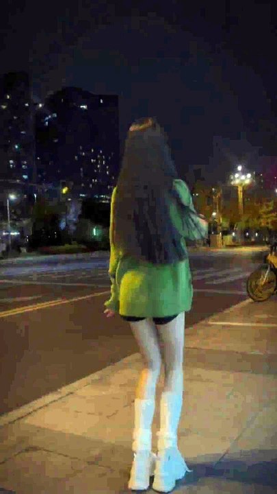 以前有人喜欢我，我会开心的不行，现在有人说喜欢我，呵呵～又来个骗子
