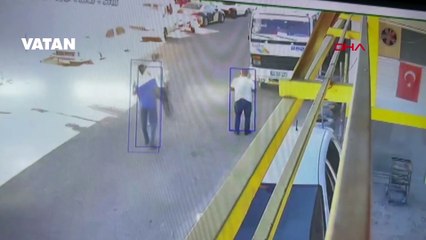 Mersin'de tamirciye gelen karga arabanın anahtarını çaldı!