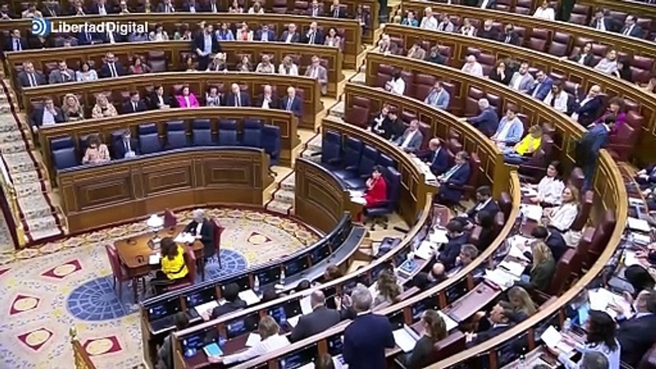 Bravo carga contra Montero: "Los españoles pagan más impuestos que nunca y tienen peores servicios"