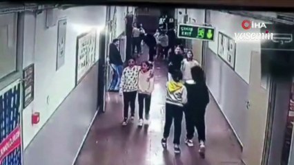 Heimlich manevrası yine hayat kurtardı! Boğazına yabancı bir cisim kaçan öğrencinin...