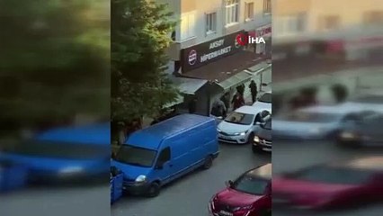 Polise çekiçle saldırının görüntüleri ortaya çıktı!