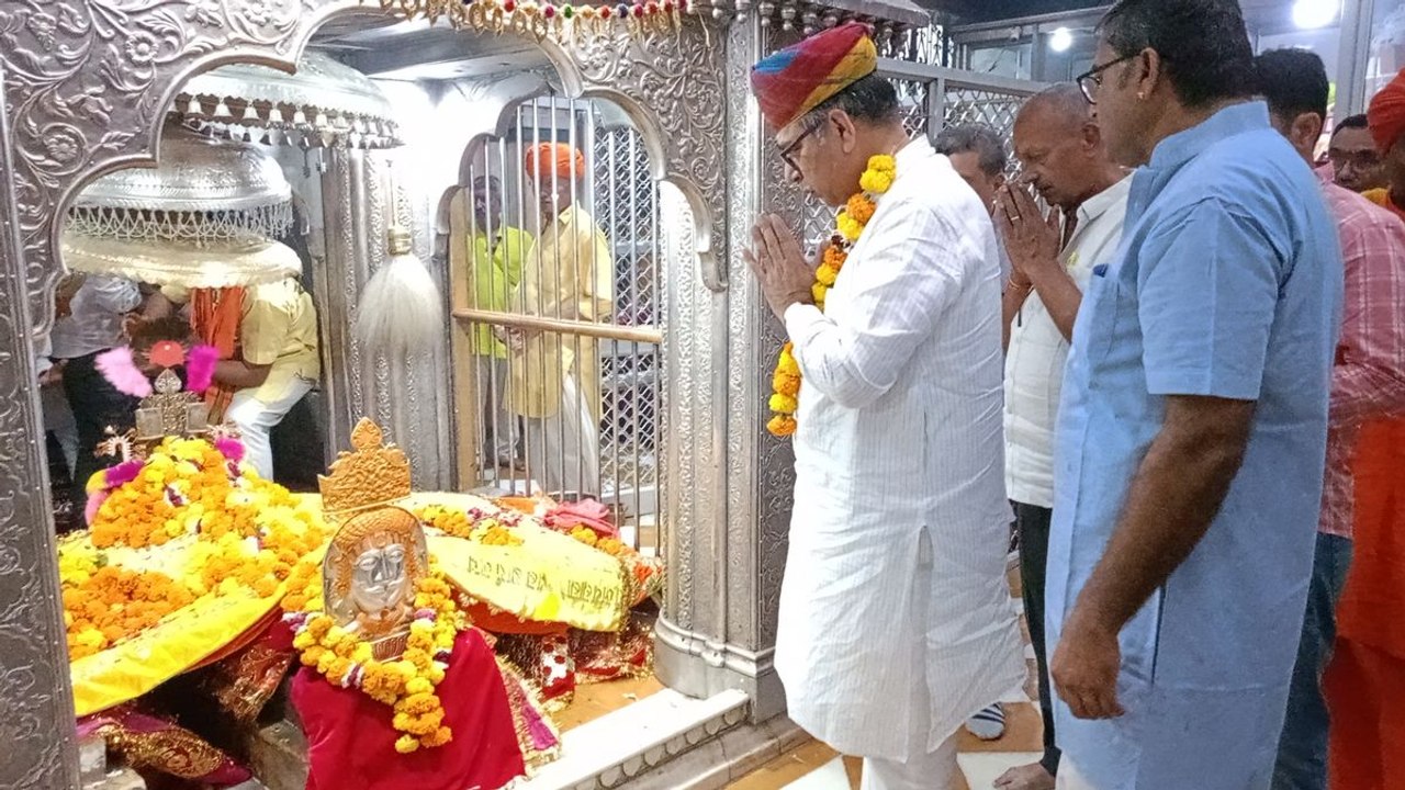 पूनिया ने किए बाबा रामदेव समाधि के दर्शन, कार्यकर्ताओं से मिले