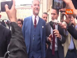 Giuli lascia la Camera dopo il Question time ed entra a Palazzo Chigi senza rispondere ai cronisti