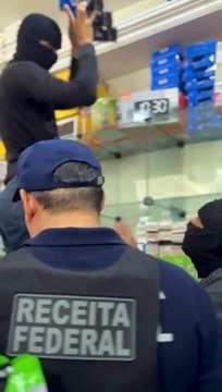 Receita Federal apreende 2 toneladas de mercadorias contrabandeadas em lojas do Centro de Fortaleza mercadorias estrangeiras não tinham o certificado de homologação da Anatel.