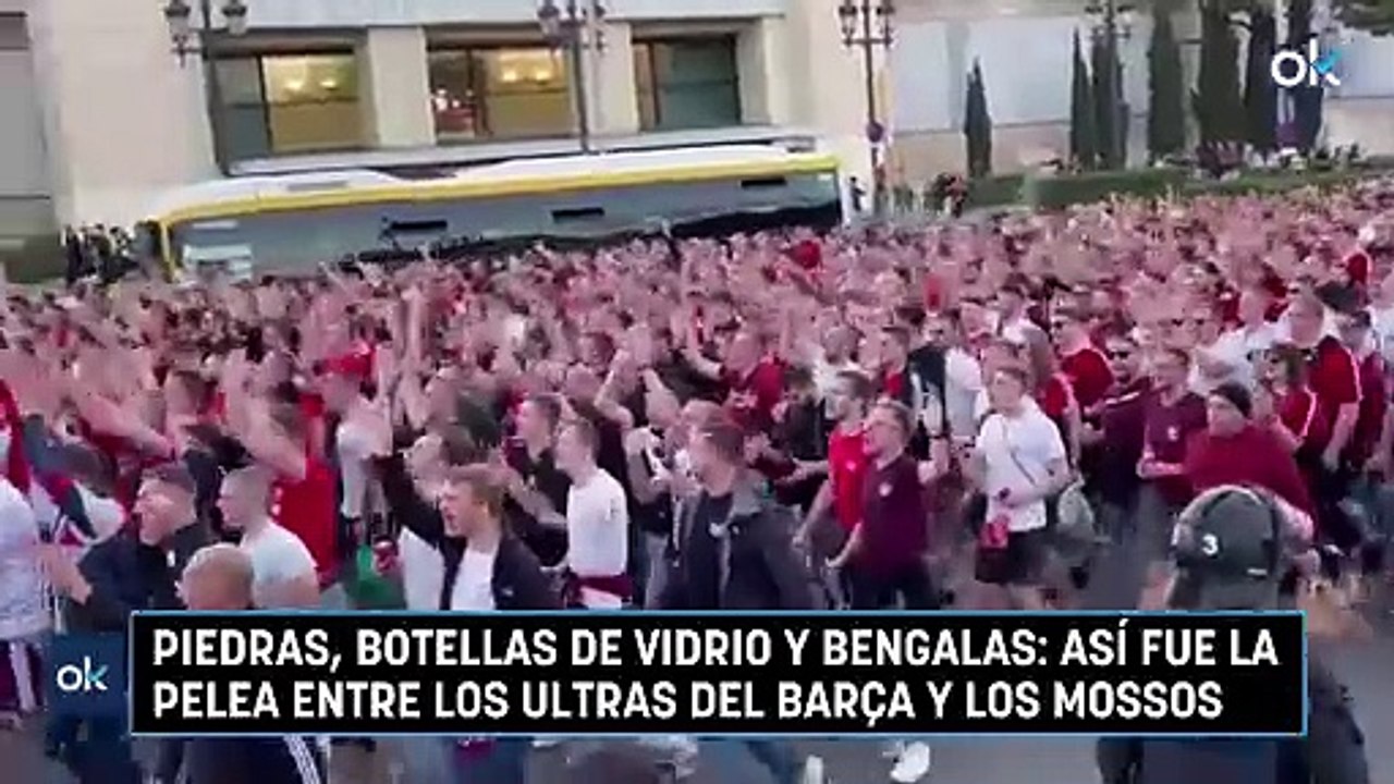 Piedras, botellas de vidrio y bengalas: así fue la pelea entre los ultras del Barça y los Mossos