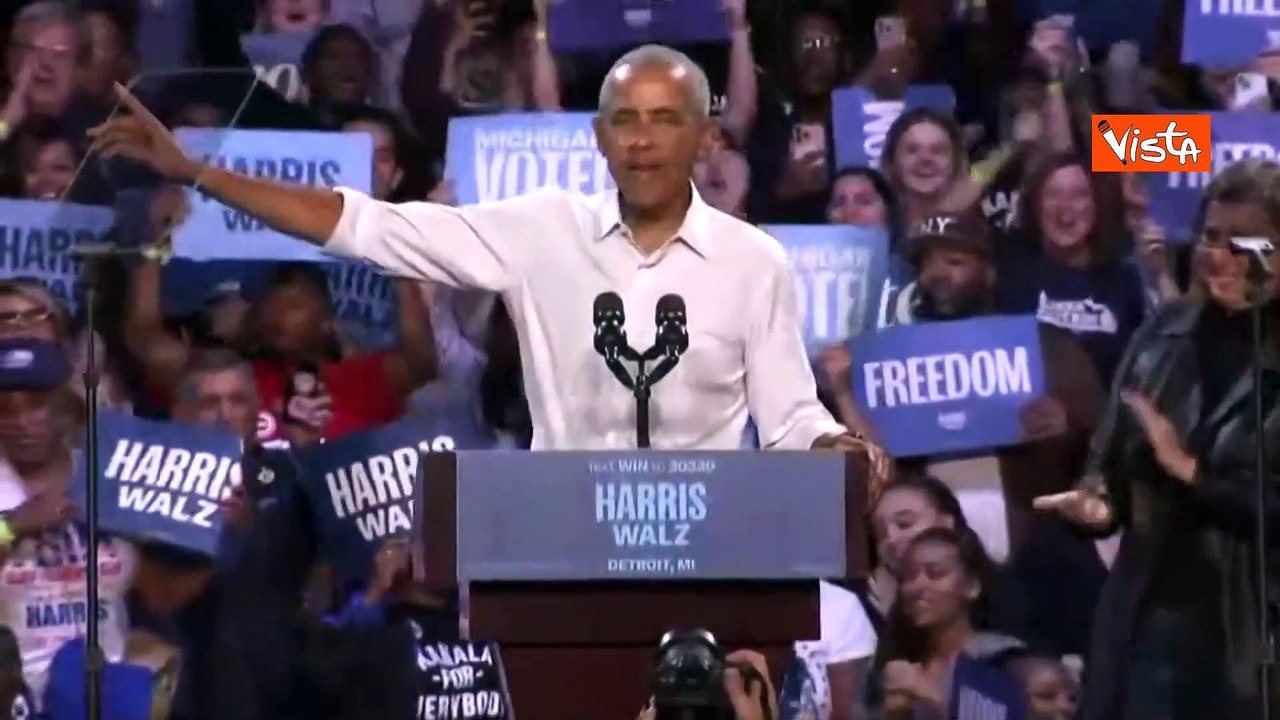 Obama al comizio di Kamala Harris a Detroit "rappa" sulle note di "Lose Yourself" di Eminem