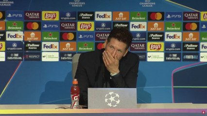 Abandonó la rueda de prensa de forma abrupta: alta tensión cuando le preguntaron al Cholo por la afición