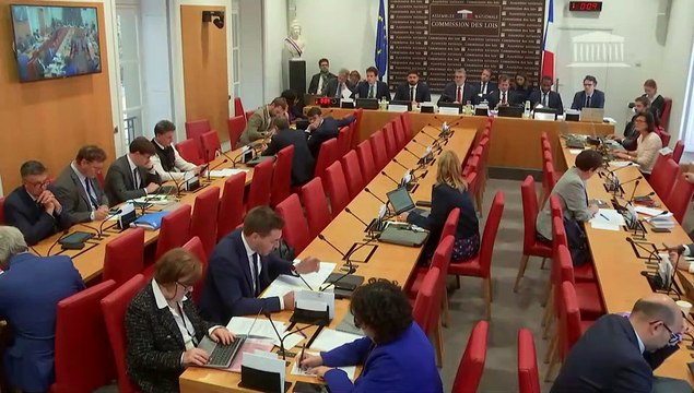 Commission des lois : M. Guillaume Kasbarian, ministre de la Fonction publique, sur la politique du gouvernement en matière de fonction publique et sur les crédits de la mission « Transformation et Fonction publiques » - Mercredi 23 octobre 2024