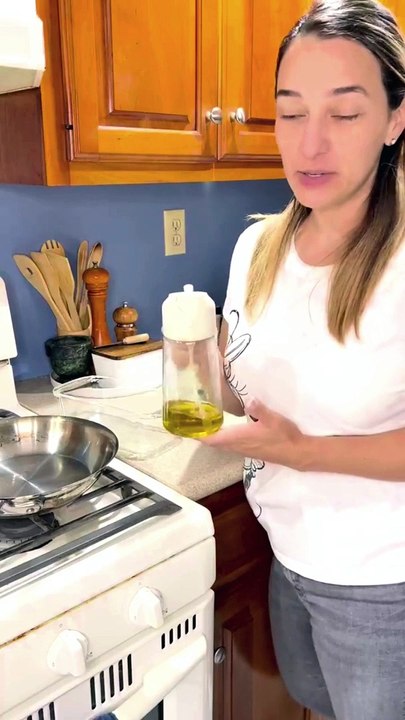 2 in 1 Olive Oil Sprayer & Dispenser  470ml Shatterproof Cooking Oil Spritzer for Healthy Frying & BBQ