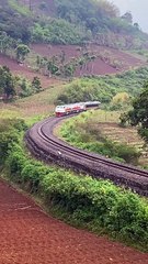 2 Lokomotif, 1 Gerbong