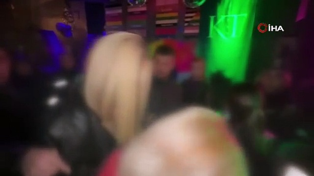Beyoğlu’nda köleli sapık partiye polis baskını: 32 gözaltı