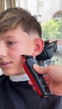 Woher weiß die Mom was ein Talahon ist? #barber #friseur #midfade #skinfade #curlyhair #wasserrutsc