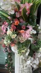 Add a splash of color to your birthday with our creative decor! 