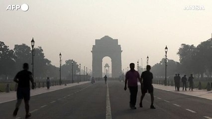 New Delhi, la Porta dell'India inghiottita dallo smog