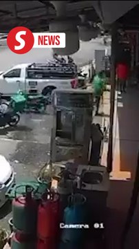 Woman loses locket to snatch thief dressed like food delivery rider