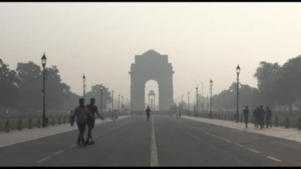 Nuova Dehli sommersa in una fitta coltre di smog