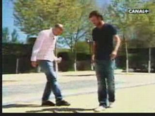 Zizou et Duga jouent à la pétanque